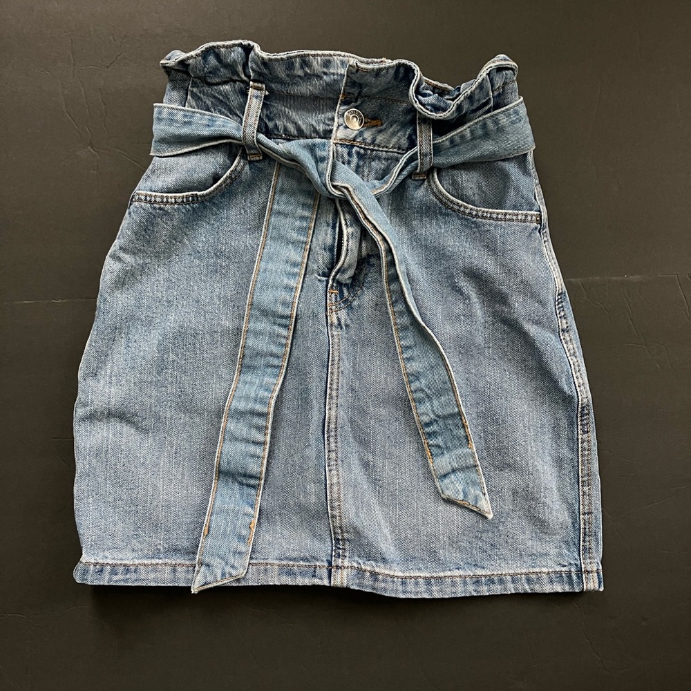 Ruffle waist jean skirt with tie belt